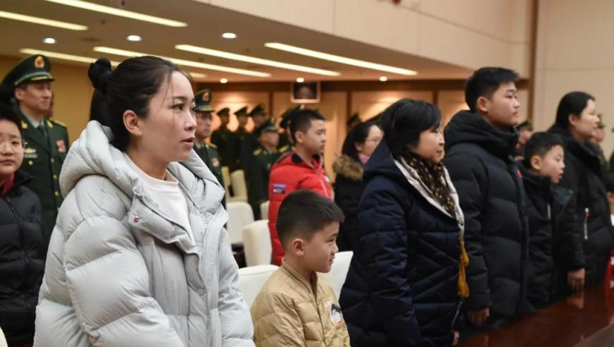 深圳地铁辟谣发生人员踩踏,澳门肖一肖一码资料香港,公开决策资料解释落实_iosV3.37