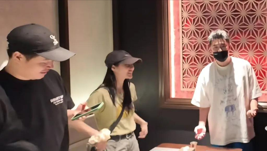 管家婆四肖四码期期中彩网,美国小伙看哪吒2前扎哪吒头,最新核心解答落实_钱包版V5.94
